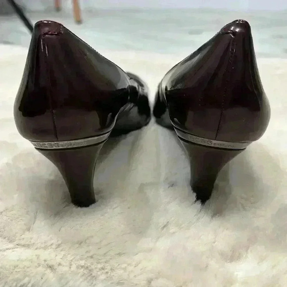 BCBG  Burgundy Heels - Picture 4 of 8